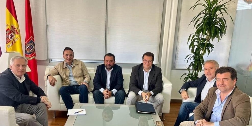 Mancha Occidental II presenta al alcalde de Ciudad Real el XVI Congreso Nacional de Regantes